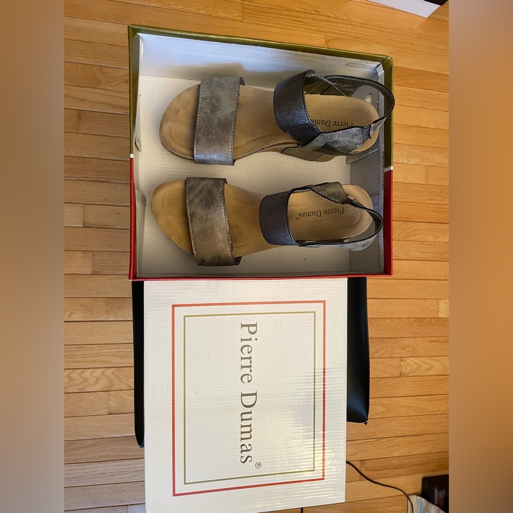 Pierre Dumas Wedges - Picture 2 of 6
